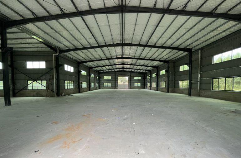 新出村委厂房2000平钢构仓库实际面积出租13元可进拖头