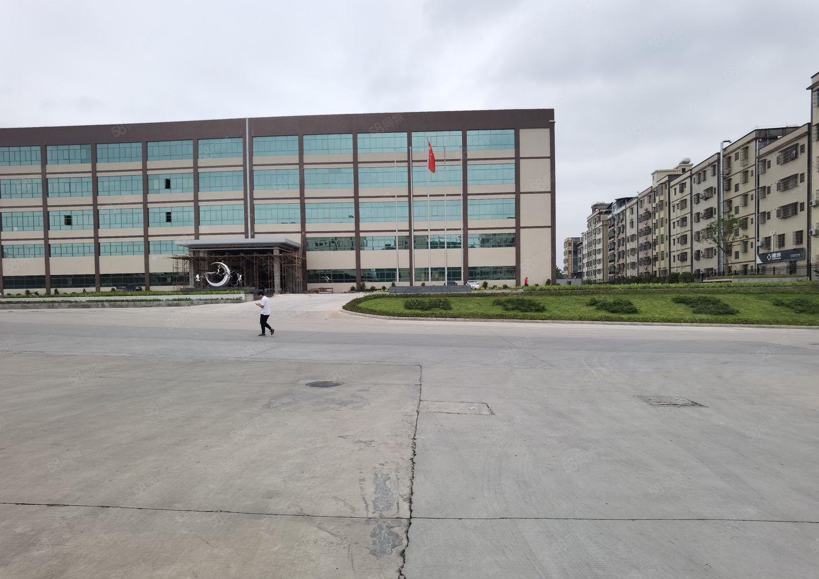 原房东的标准厂房出租，可以分租价格可以谈，环境好，容易招工