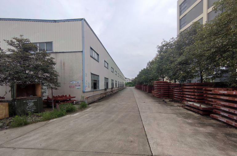 马安钢构厂房出租1500平滴水8米中间无柱子证件齐全可进拖头