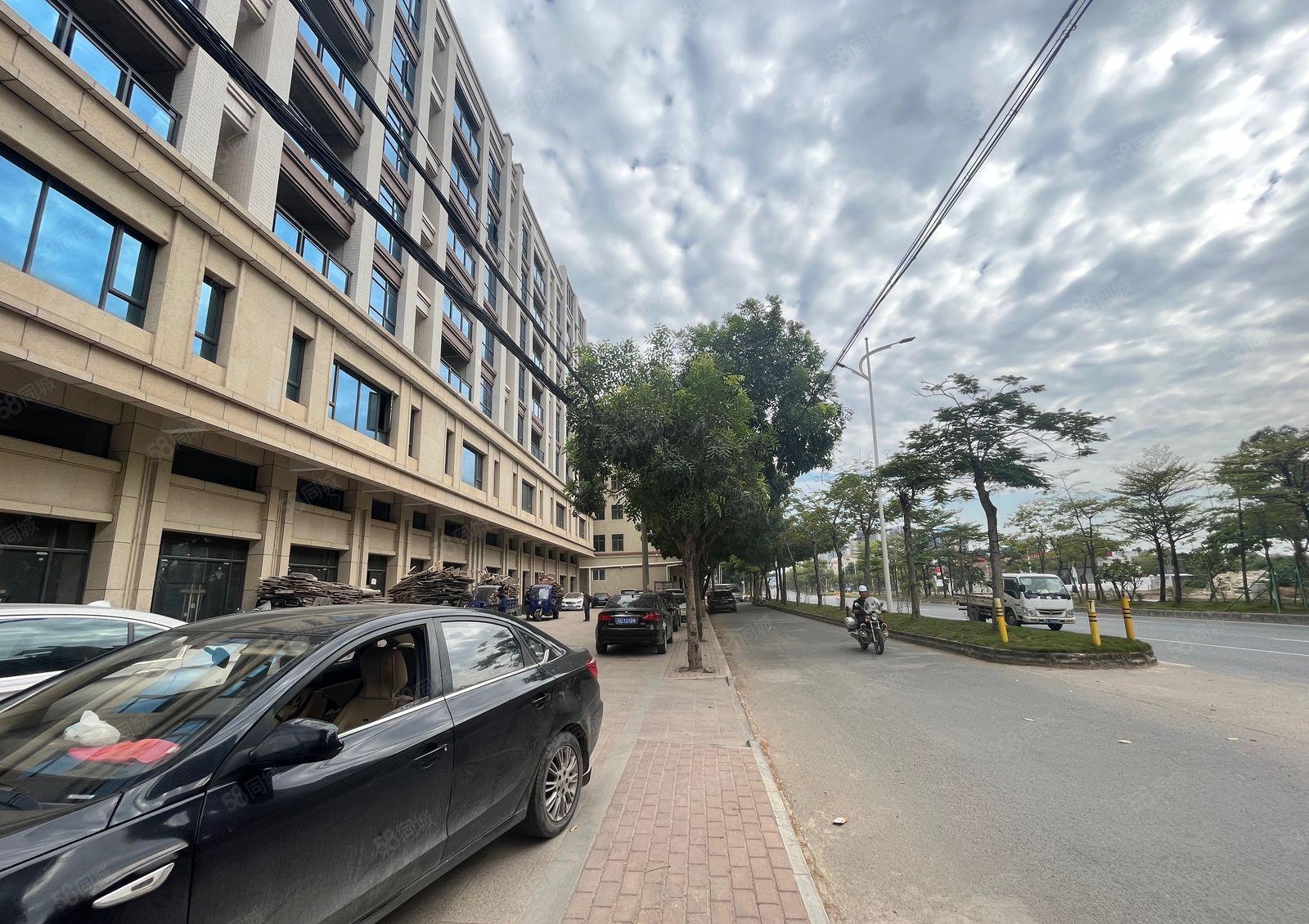 惠州大道边，一楼500平方，空地超大，适合卖场展厅封行业