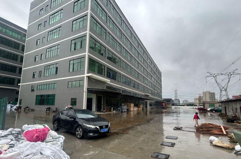 惠州三栋数码园2000平原房东标准厂房出租，带精装修