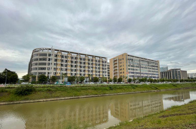 新建框架全新重工业房，配卸货平台电梯充足停车位。