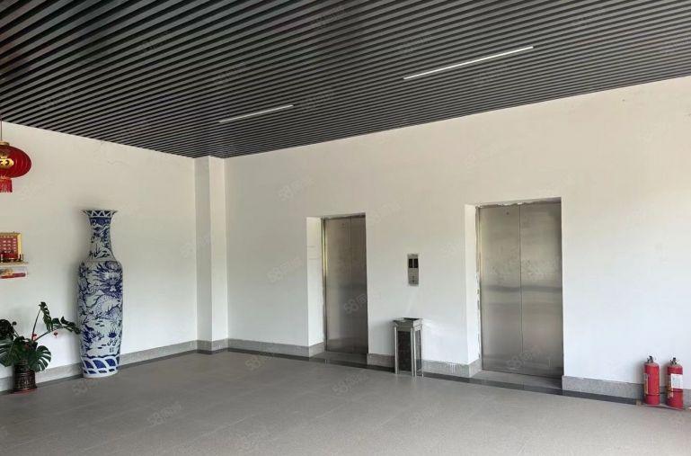 大型工业园新空出二楼6800平方 带装修地坪漆厂房招租