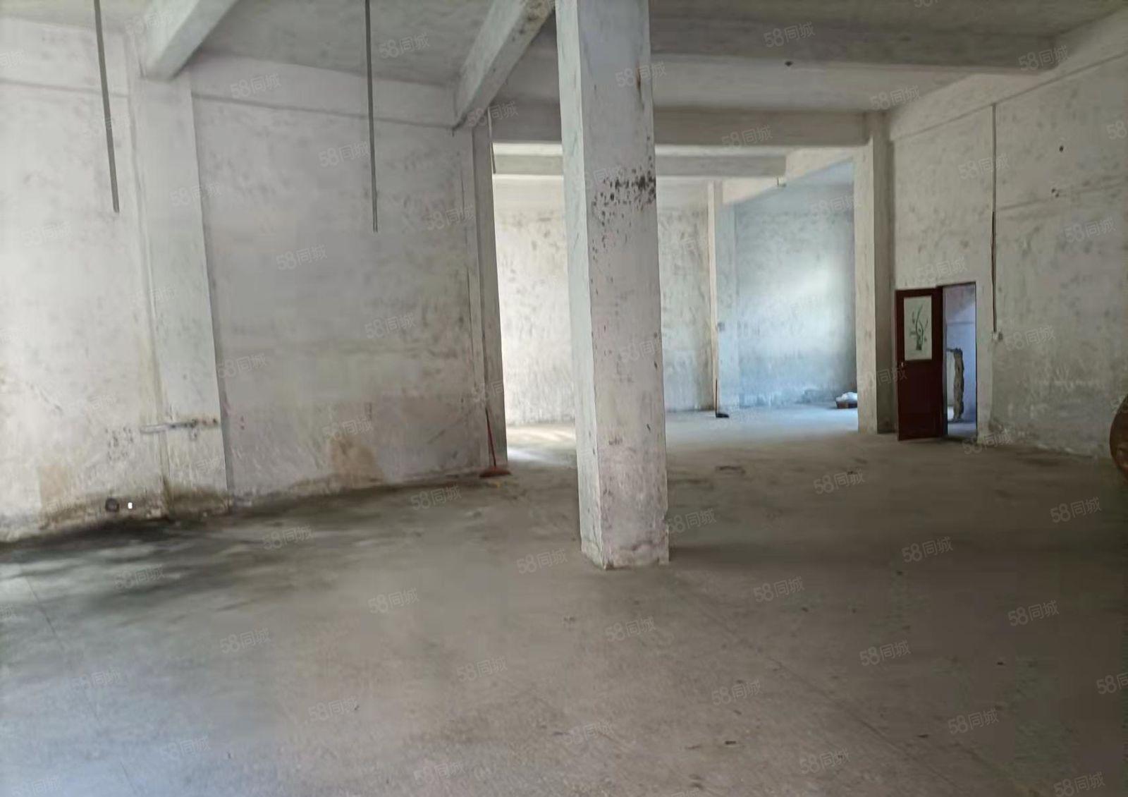 小金口柏岗原房东独门独院厂房，三层，共1650平方，价格超低