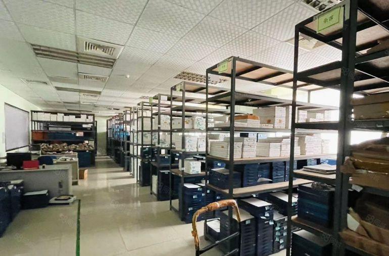 新出原房东独门独院精装修10600平  大小可分 花园式厂房