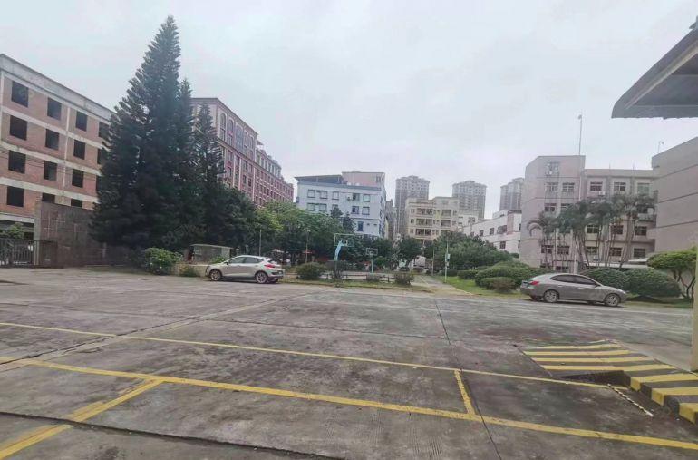 湖滨800平方带办公室 租8块 带地坪漆 带货梯 可进大车