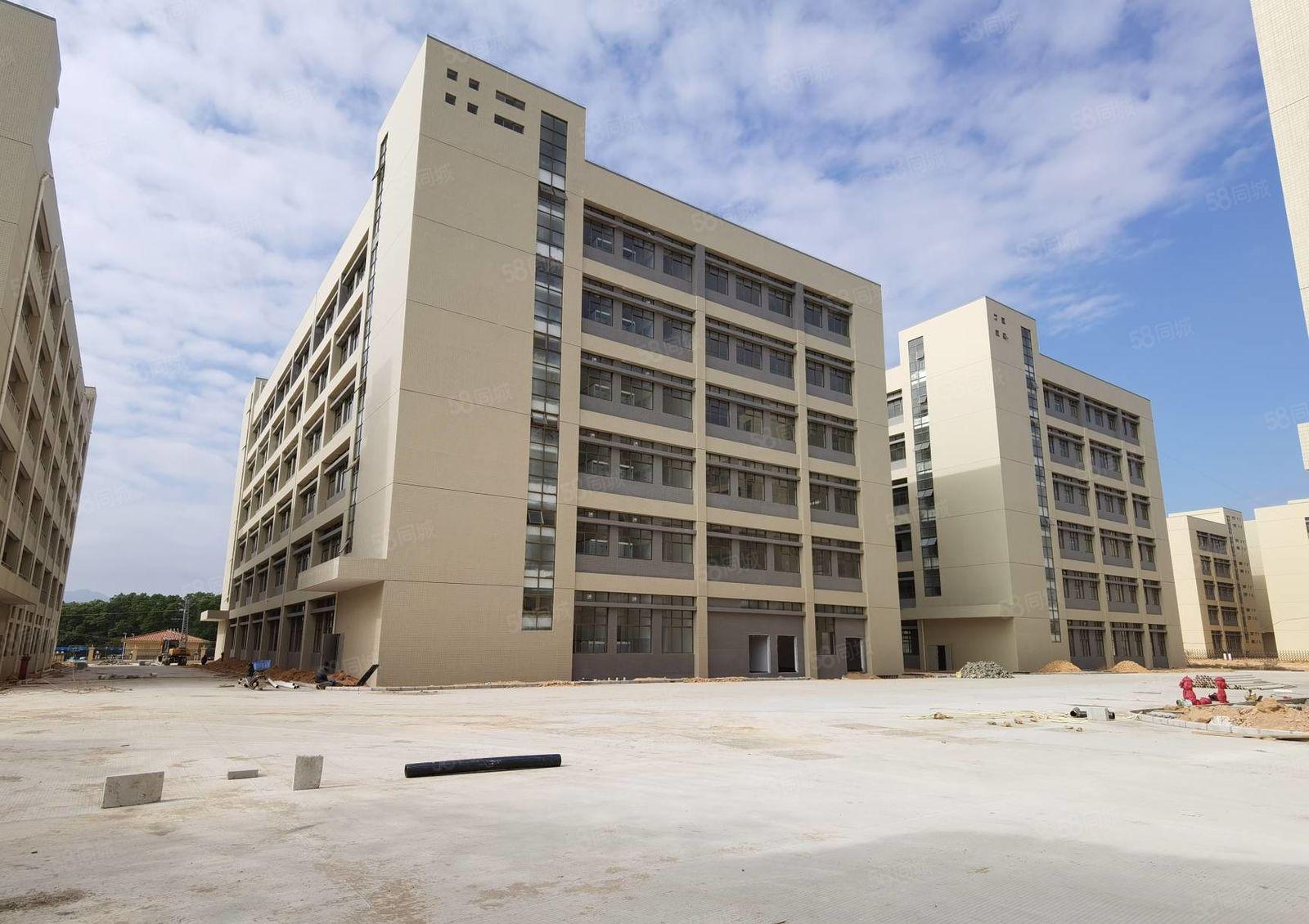 平潭怡发工业园四楼厂房1500平米 现成装修 租金9元可分租