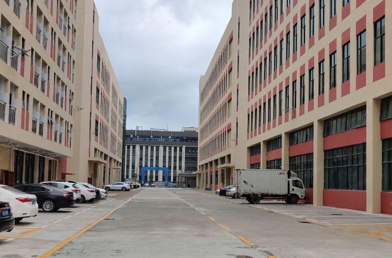 10低价租，惠城三栋园区红本厂房带装修一楼高度7米