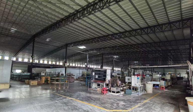 三栋镇镇单一层5600平方钢构厂房出租 价格15元 可以分租