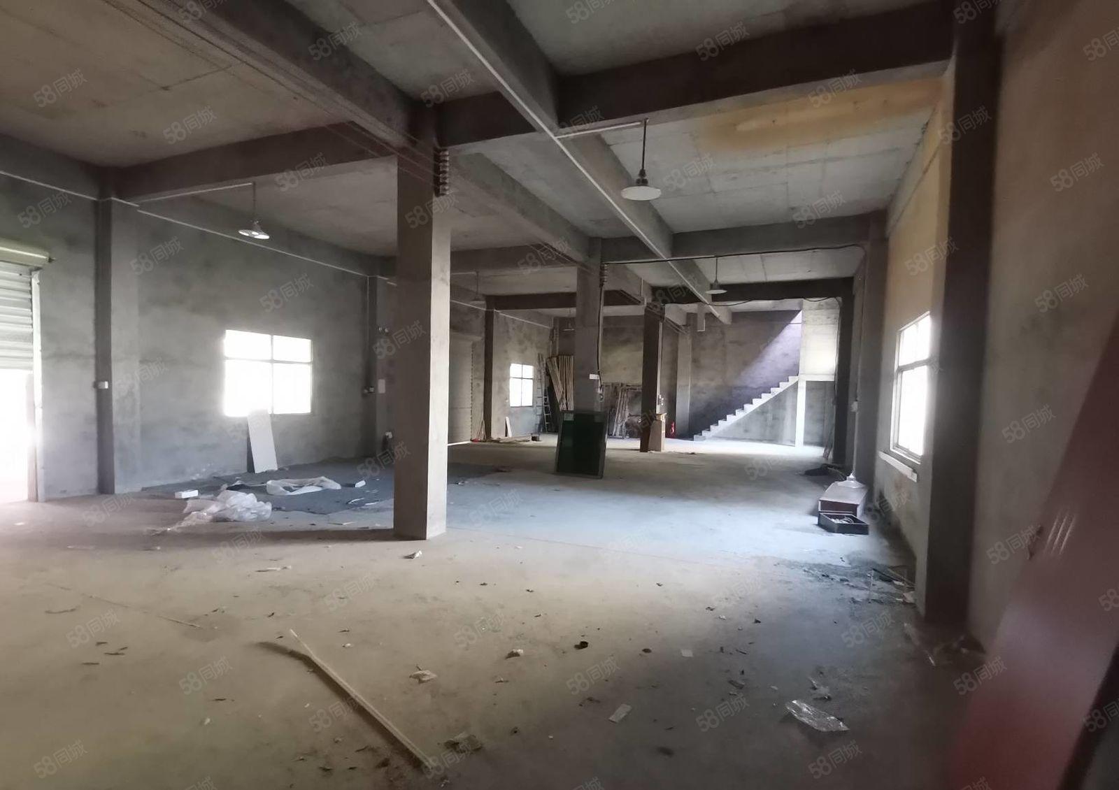 三栋全新楼房加铁皮房一楼420平方二楼260平方招租