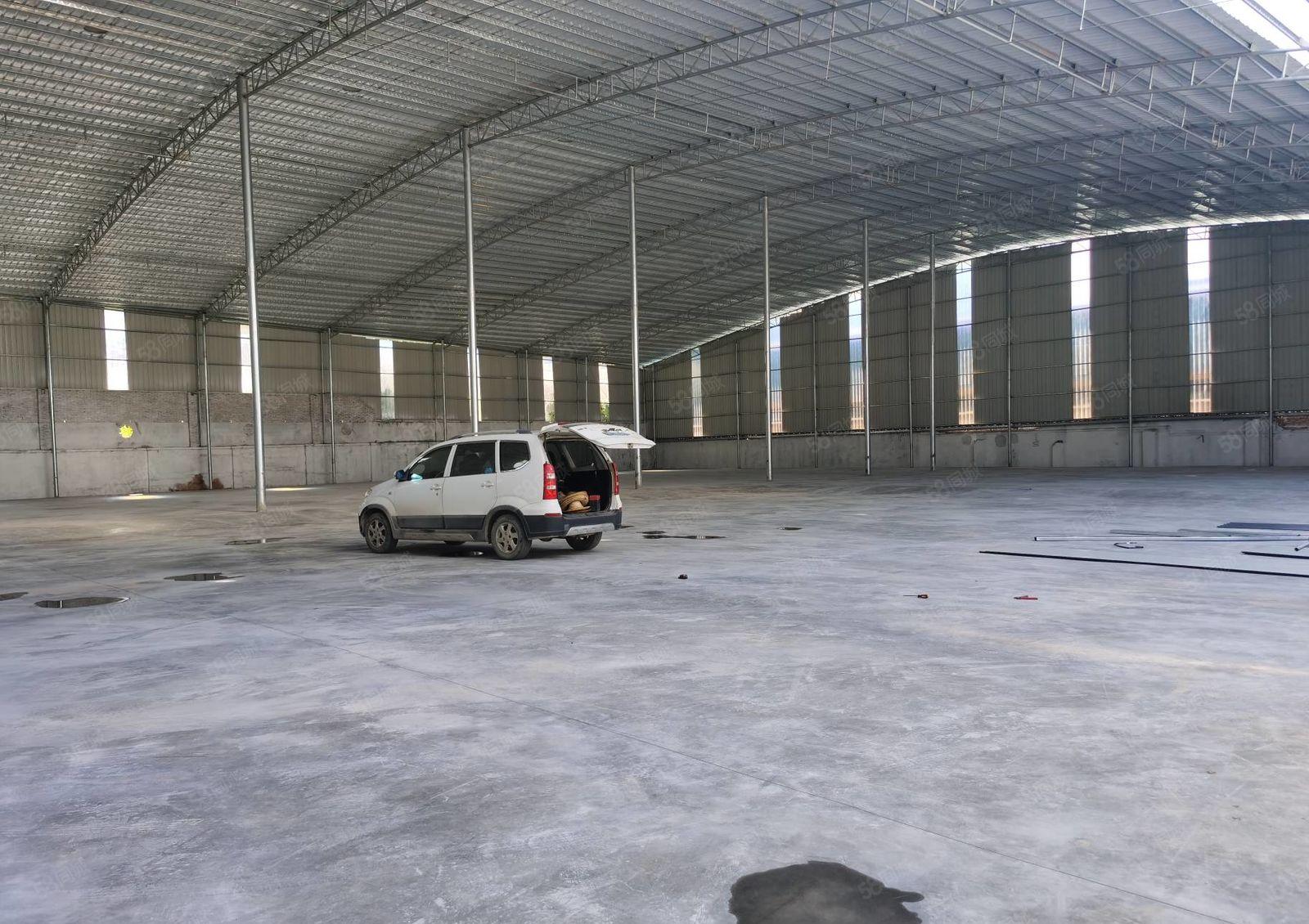 急租下角梅湖900平一楼出租，证件齐全，配电按需