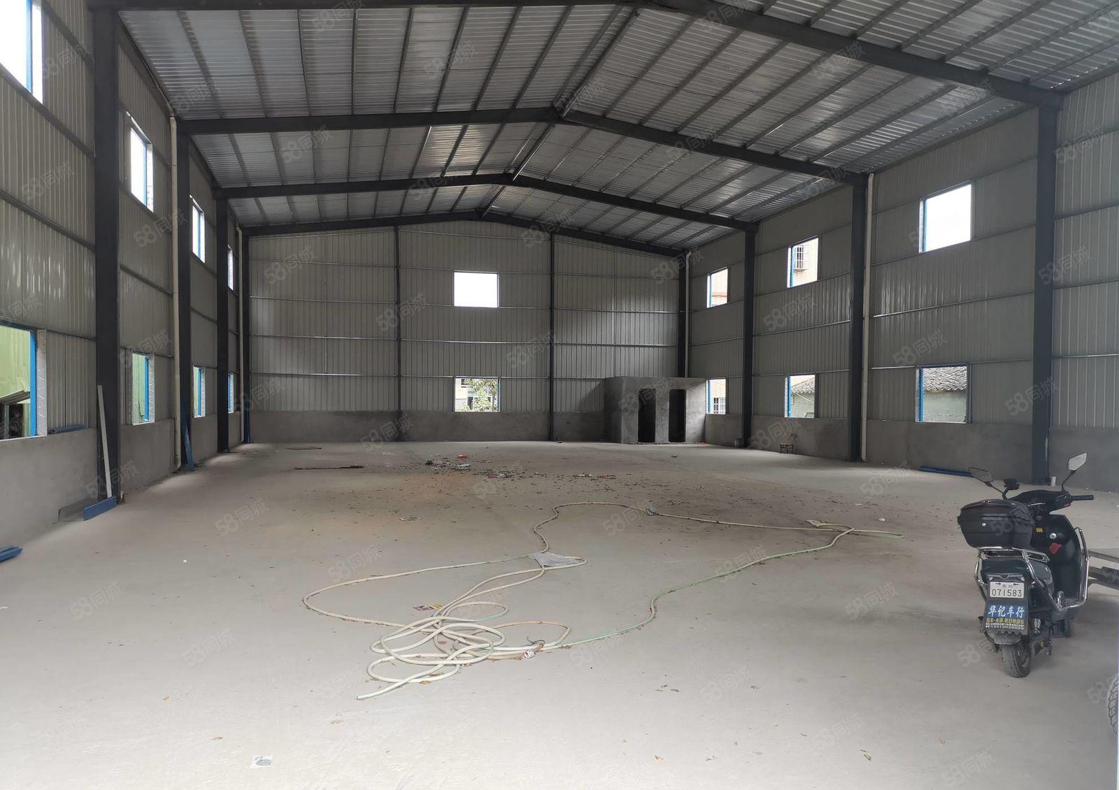 河南岸 单层钢构厂房出租 1000平方交通方便 高度9米