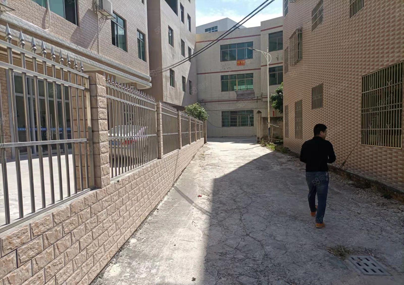 小金口柏岗原房东独门独院厂房，三层，共1650平方，价格超低