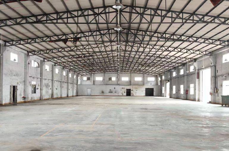 独门独院钢构厂房3420平，现成装修办公室  可分租