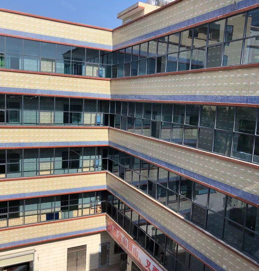 现成办公室装修，一楼空出600平厂房出租，形象漂亮