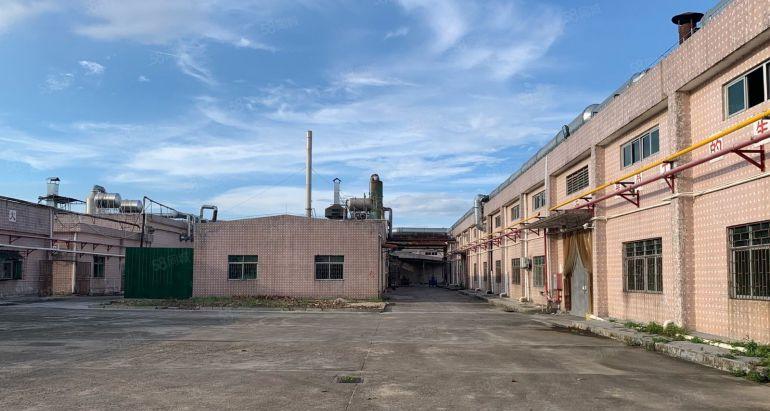 秋长长度一百米钢构独院，8米高配三千空地使用