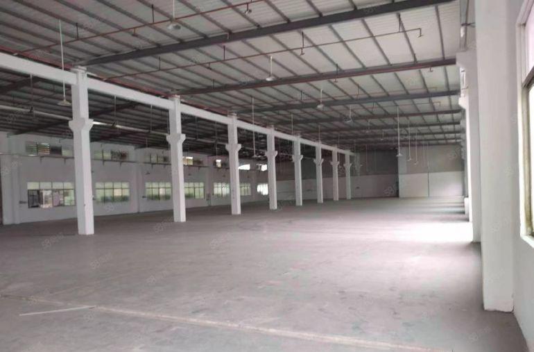 临深大型物流仓库带卸货平台 超大空地  砖墙到顶厂房出租