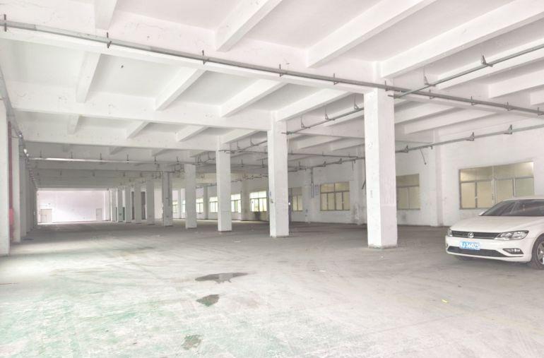 新圩原房东独院厂房面积7000平米现成卸货台一楼层高5.5米