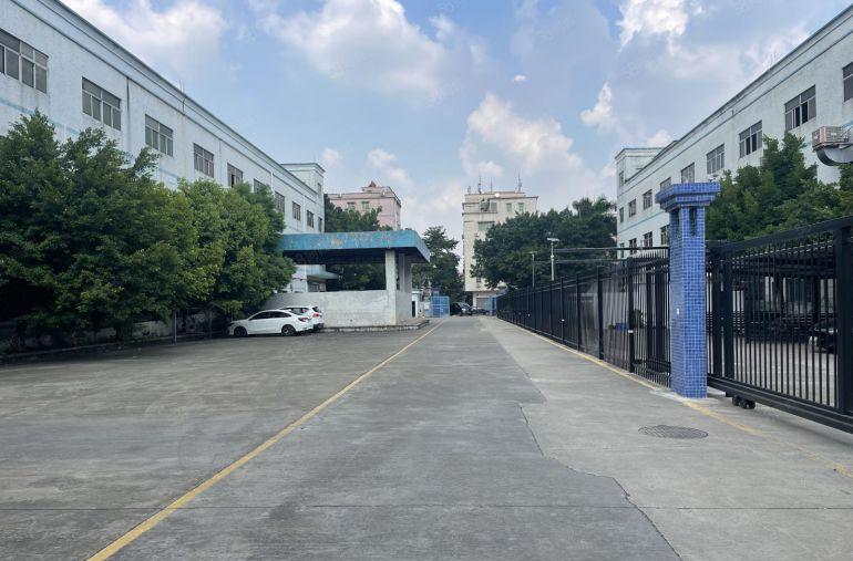 新圩长布8100平三层独门独院标准厂房仓库低价出租13元一方