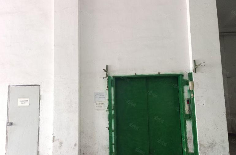 新圩原房东独院厂房面积7000平米现成卸货台一楼层高5.5米