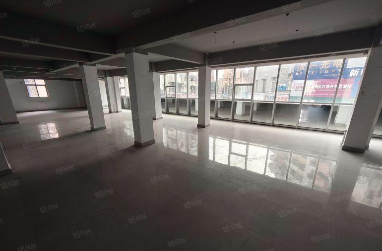 淡水彩虹城写字楼出租单层面积450平，带装修带隔间可整租分租