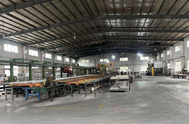 秋长维布新出原房东钢构独院3000平空地大 好进大车