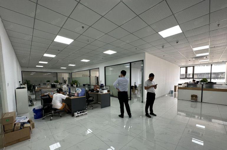 新圩工业园厂房带豪华装修低价出租可做电池行业国道边