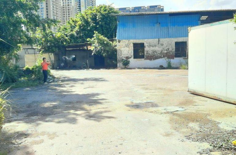 原房东 8 块钢构厂房出租，大小分组，车辆进出方便