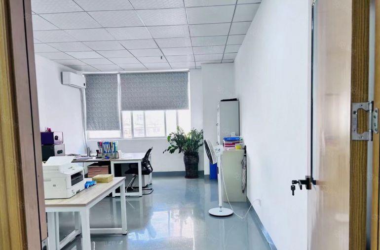 秋长伯恩厂旁边原房东厂房三楼800平方现成水电办公室拎包入驻