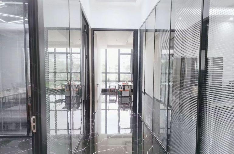 镇隆单价8块，带装修，主线到位，条件好谈，建筑面积出租