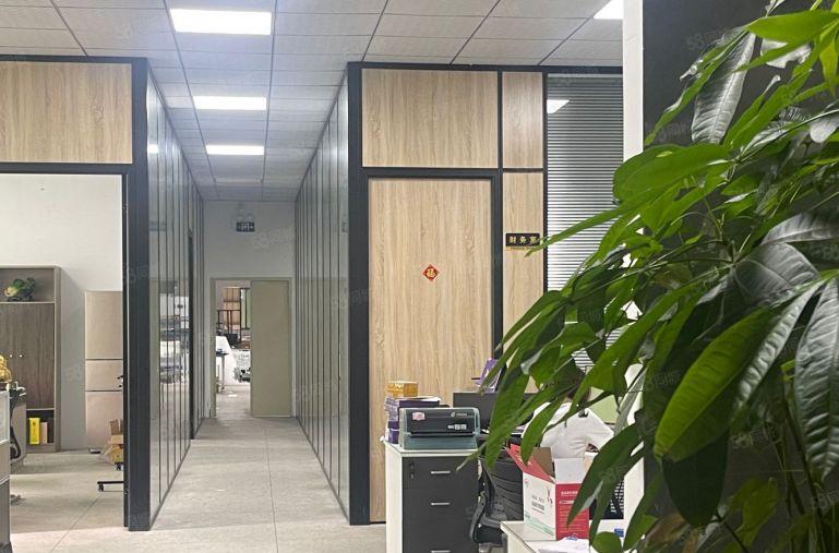 10元起租啦，办公室带豪华装修，水电齐全。