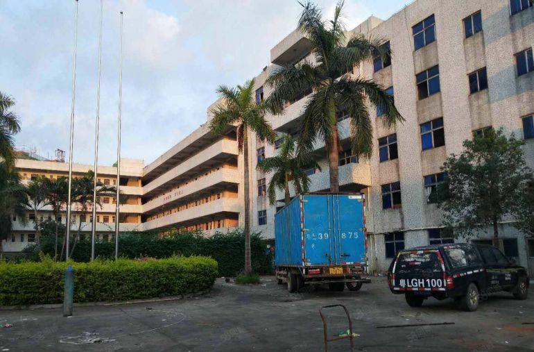 秋长白石新出标准一楼800平方带精装修出租，实际面积