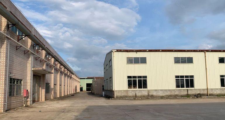 秋长长度一百米钢构独院，8米高配三千空地使用