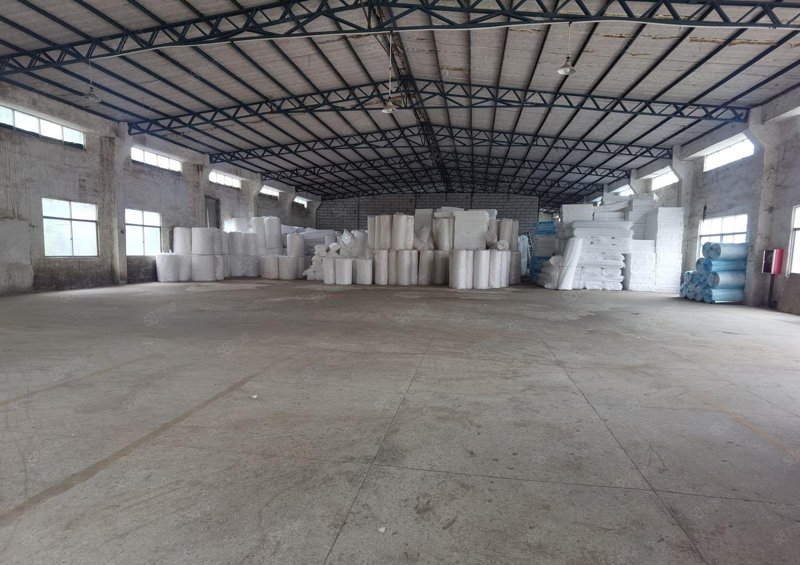 淡水500平方钢结构仓库厂房招租。价格实惠，带卸货平台！！