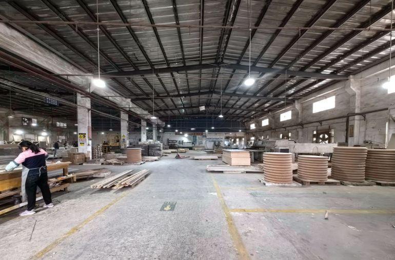 秋长白石国道边原房东独门独院钢结构滴水8米7600平厂房出租