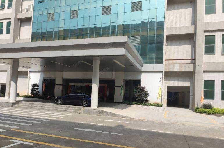 10块，8000平米楼上5，原房东无公摊，空地大有地坪漆