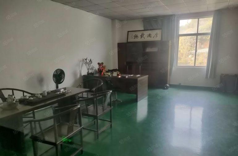 临深惠阳新圩镇三层4740平，靠山边可以做污染电池等