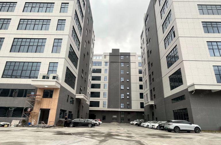 8元！镇隆高速口新出4000平原房东红本厂房仓库出租