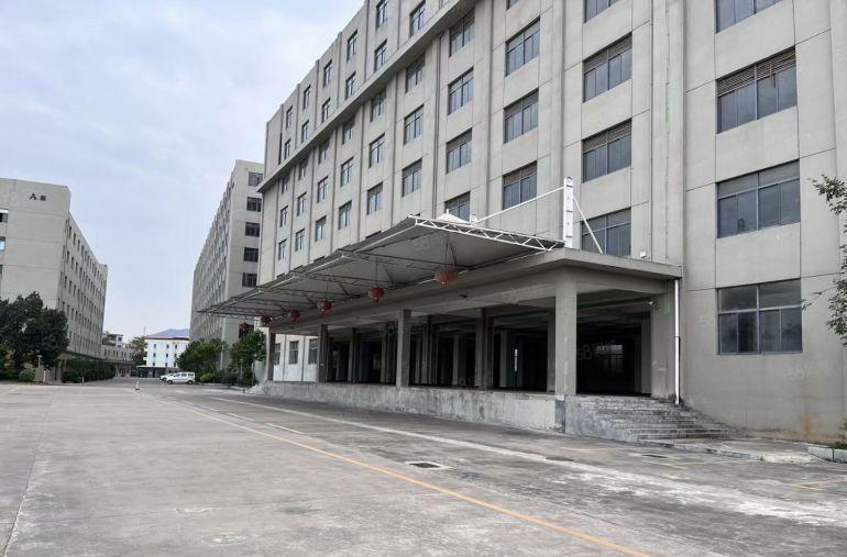 大亚湾临深红本证件厂房8.8元起租，不限制行业。