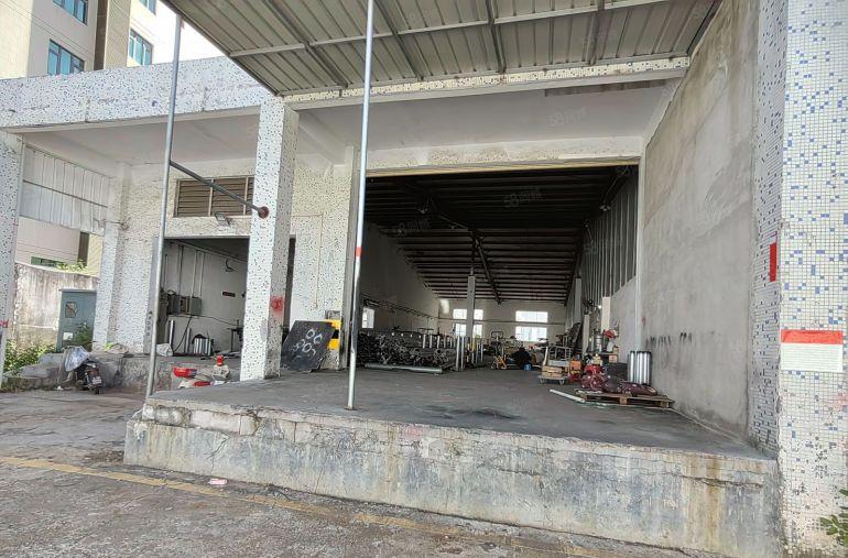 临深地段独门独院一楼钢构面积2800平，大小面积可分租九成新