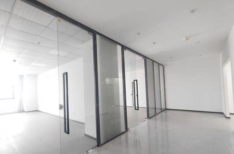 8块临深大亚湾楼上2700平厂房带精装修办公室出租，可分租