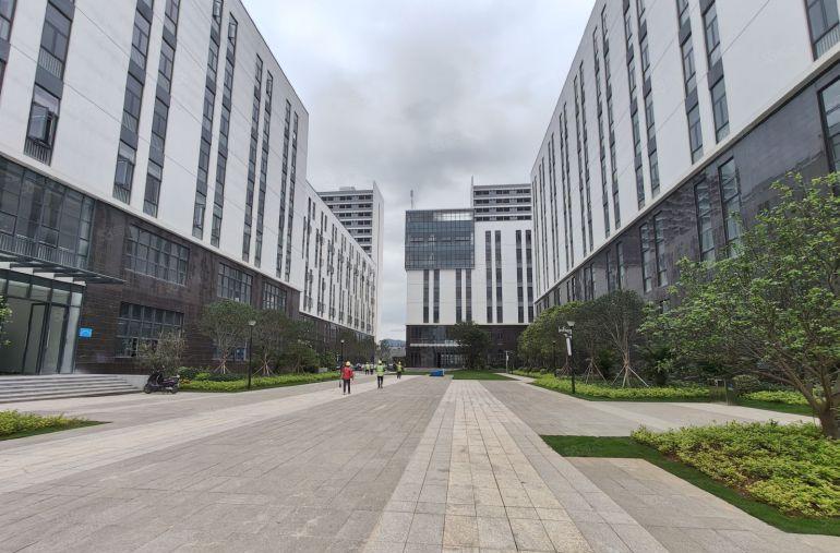 大亚湾比亚迪一楼3200平带装修红本厂房仓库出租可分租！