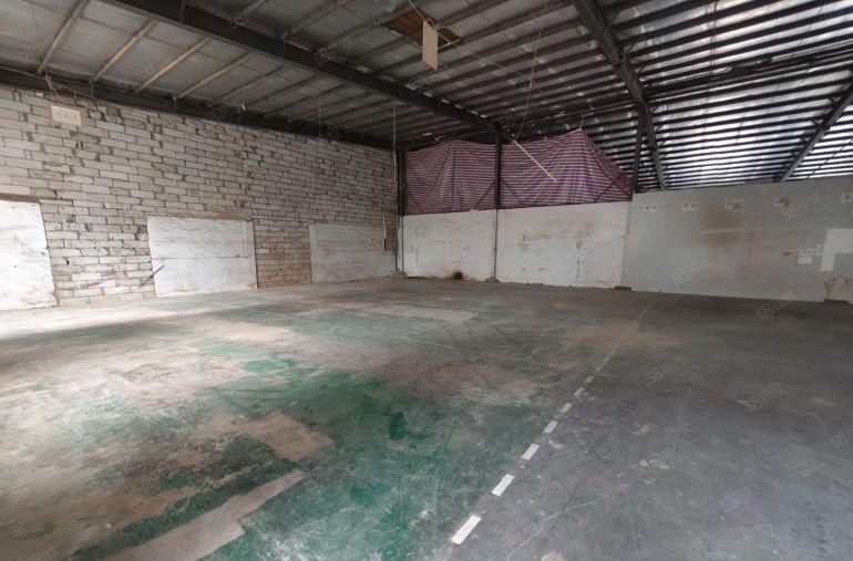 大亚湾西区临深一楼滴水8米钢构700平仓库出租，进出方便