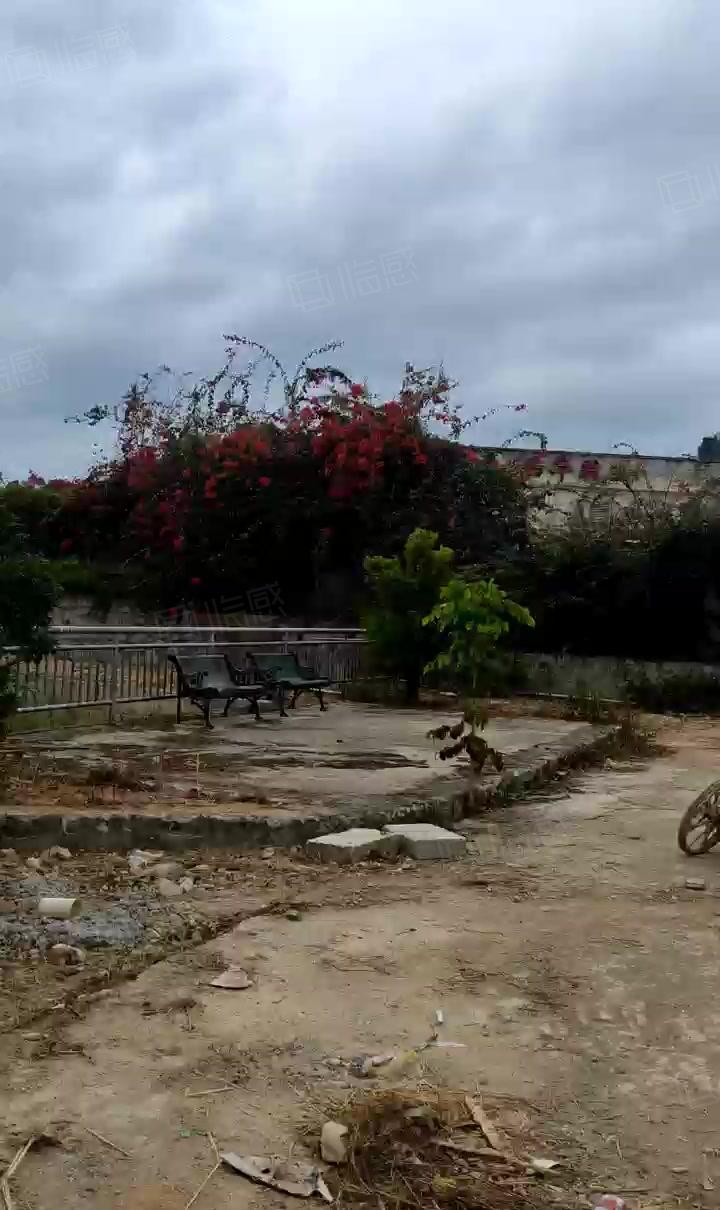 原房东按实际面积出租，证件齐全，独门独院。