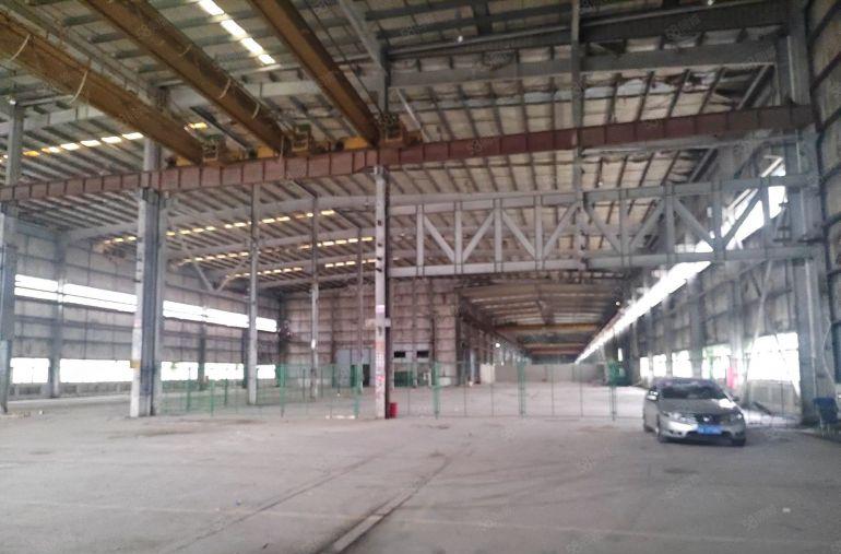 单一层钢结构厂房出租，层高13米，有行车，面积3万平，可分租