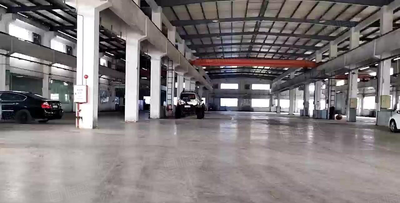 原房东5000平方米，单一层厂房出租，高度10米，有5台行车