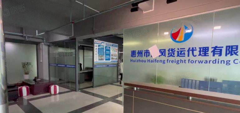 淡水中心区全新豪华装修带全新办公家具出租。