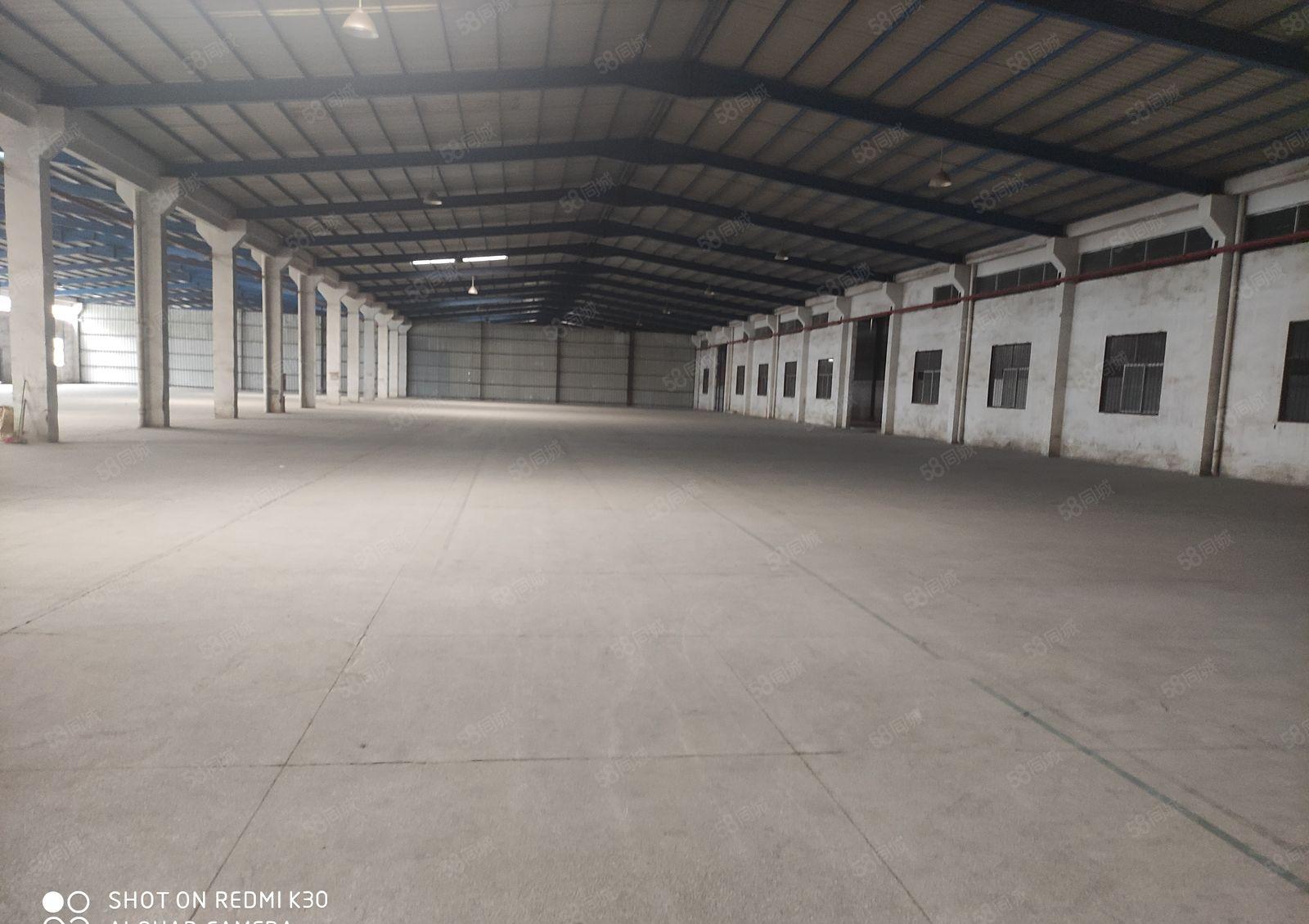 临深厂房，室内室外均有卸货平台。