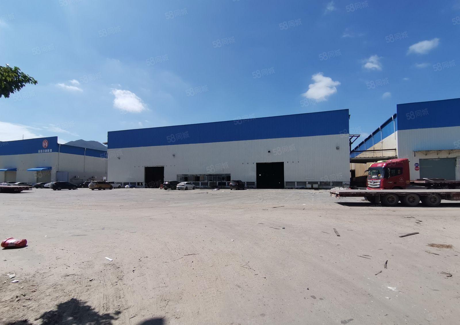 单一层钢结构厂房出租，层高13米，有行车，面积3万平，可分租