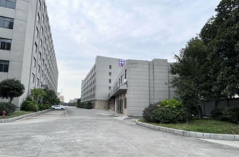 大亚湾临深红本证件厂房8.8元起租，不限制行业。